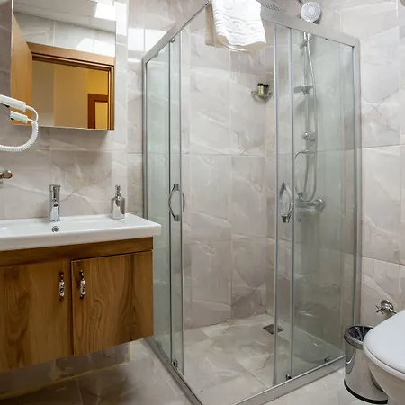 West Palace Hotel 2*