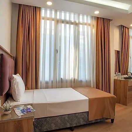 West Palace Hotel 2*