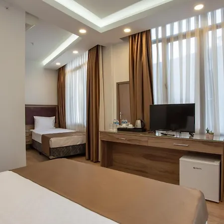 West Palace Hotel 2*