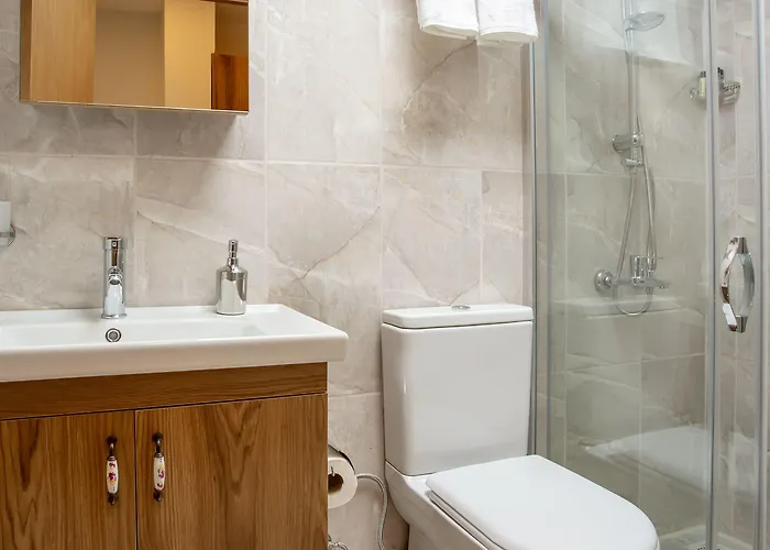 West Palace Hotel 2*