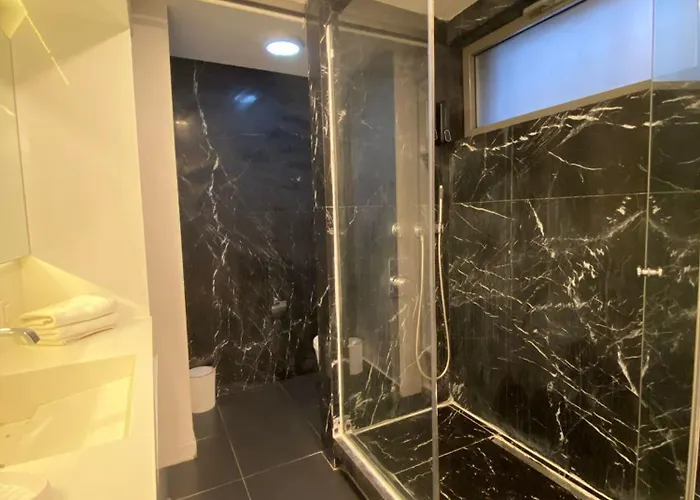 West Palace Hotel 2*