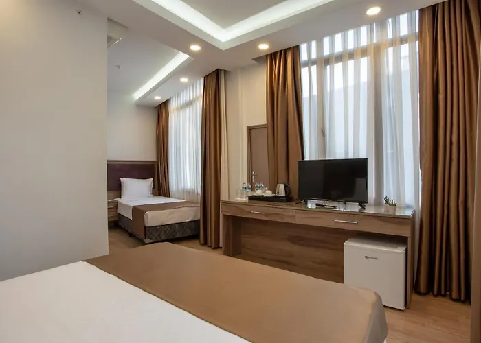 West Palace Hotel 2*