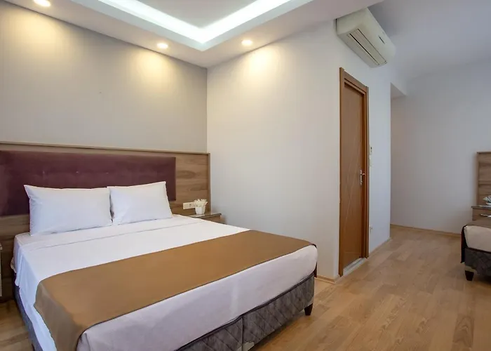 West Palace Hotel 2*