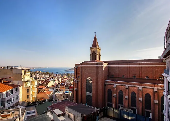 West Palace Hotel 2*