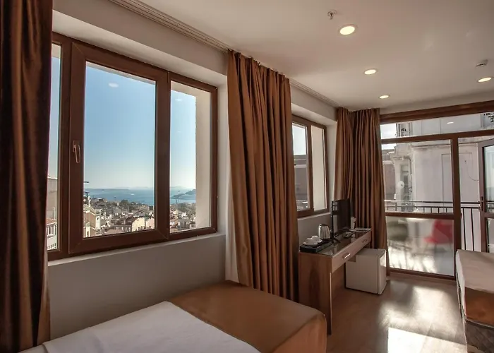 West Palace Hotel 2*